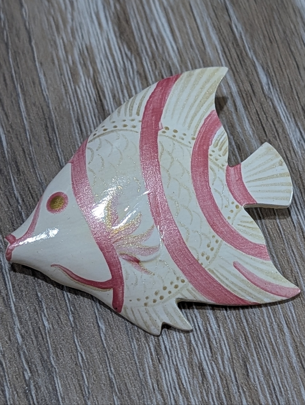 Hand Carved, Hand Painted Pink & Gold Wooden Angel Fish Brooch - Picture 4 of 5